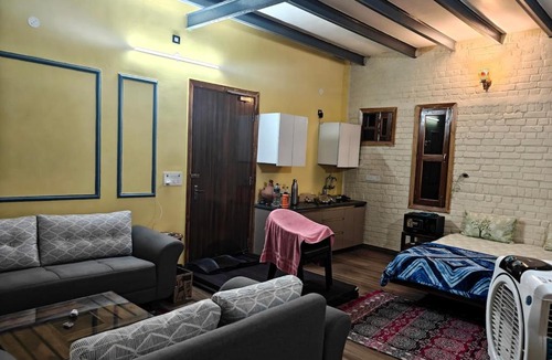 Gurugram Apartment | Peaceful atmosphere, a place to spend time