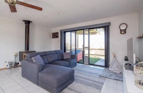 Melbourne House | Peaceful FarmHouse stay next to Bacchus Marsh Town