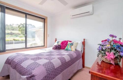 Melbourne House | Peaceful FarmHouse stay next to Bacchus Marsh Town