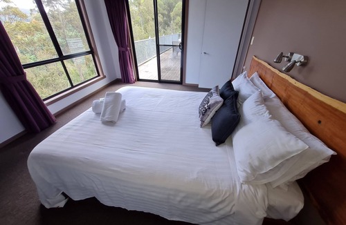 Ranelagh Cabin | Peaceful, relaxing eco cabin surrounded by nature, 50 min from Hobart