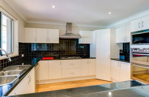Sanctuary Point House | Peaceful Waterfront by Book Jervis Bay - wheelchair accessible - Stunning Location for Family Holiday