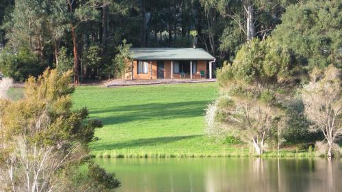 Pemberton House | Pemberton Lake View Chalets