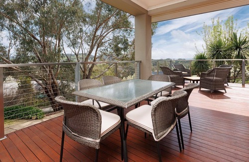 Wodonga House | Peregrine Pool Paradise - Outstanding four bedroom family home with pool!
