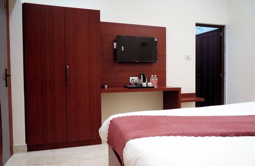 Sigra Hotel | Perfect 5-bedroom hotel with AC in pleasant Varanasi