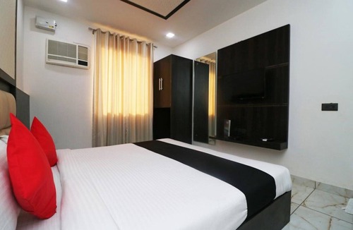 Taj Ganj House | Perfect room with own kichennette and bath