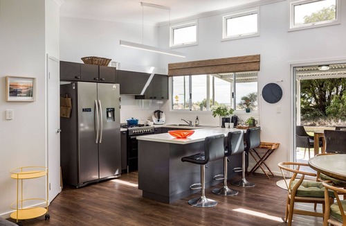 Broadwater House | PERFECTLY STYLED BEACH HOUSE WITH NEWLY RENOVATED BALCONY