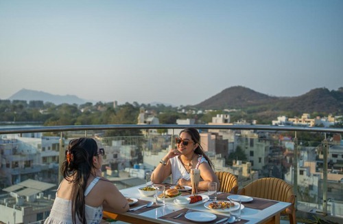 Udaipur District Hotel | Perfectstayz select by the lake