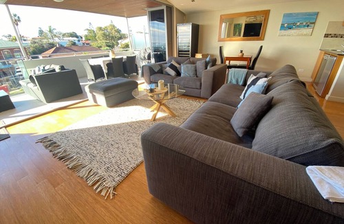 Trigg House | Perth Beach House Trigg near Scarborough Pool Spa Sauna & Ocean Views.