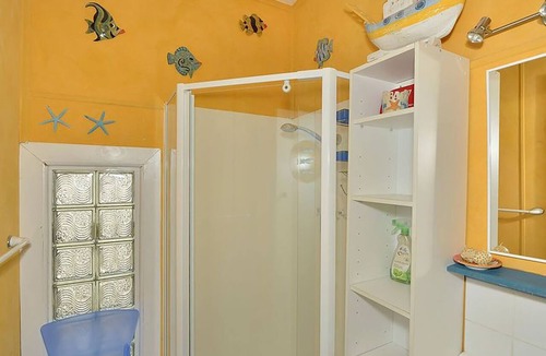 Silver Sands House | Pet Friendly Beach Shack, one street from the Silver Sands Beach