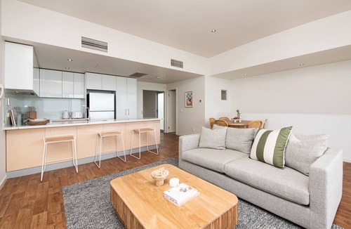 Aspendale Apartment | Pet Friendly - Groves Sunset Views in Aspendale