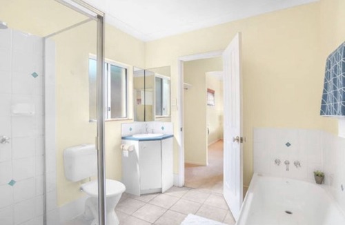 Brinsmead House | Pet friendly home, 10 minutes from the city and 10 minutes from the beach