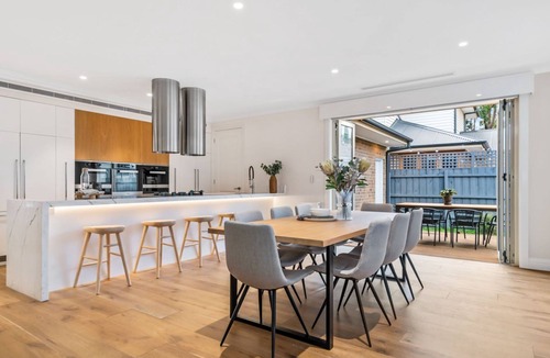 Hampton House | Pet Friendly - Luxe Parkside Hampton Home