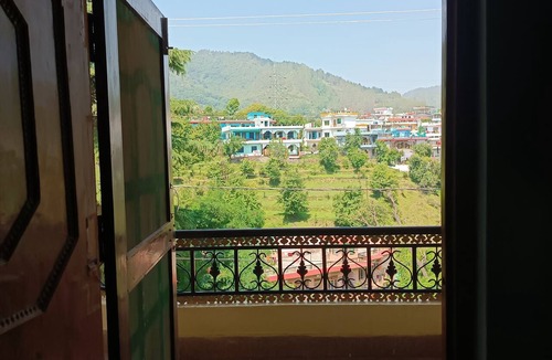 Pithoragarh House | Pet-Friendly Mountain Homestay with Kitchen with scenic view