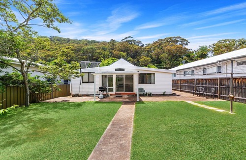 Patonga House | Pet friendly, stroll to Boat Housel