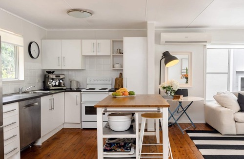 Pearl Beach House | Pet friendly, stroll to beach & cafe