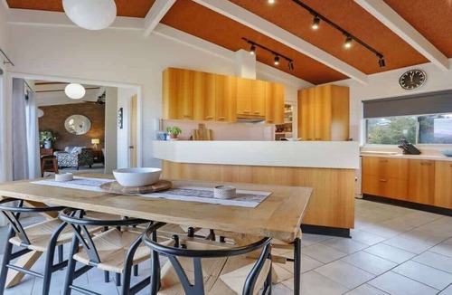 Merimbula House | PiPis on Collins