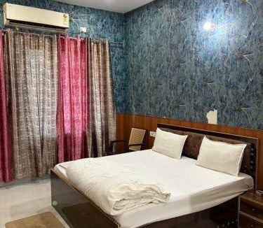 Greater Noida Hotel | PLAY HOTEL BLU MOON couple friendly