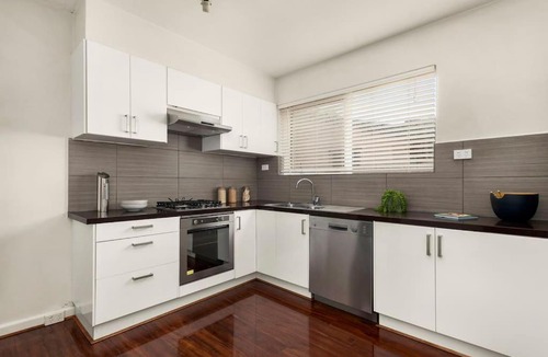 Elwood Apartment | Poets Retreat