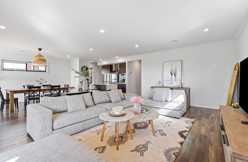 Point Cook House | Point Cook's Spacious and Comfy 4BR/2.5B Haven!