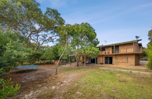 Anglesea House | Pool table, air hockey, ping pong & foosball! Close to the beach and shops.
