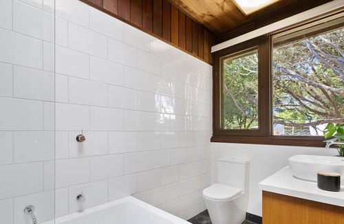 Portsea House | Portsea bluestone, tennis court, close to beach, golf and village (sleeps 7)
