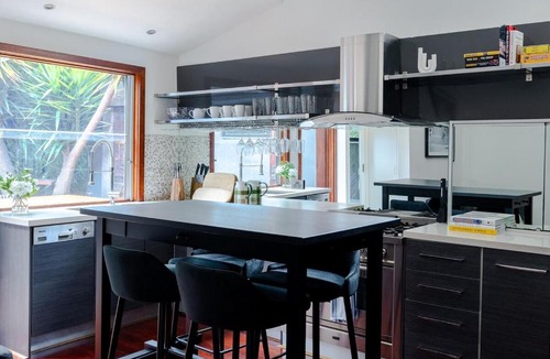 Prahran House | Prahran Timeless & Modern Haven - Central Location