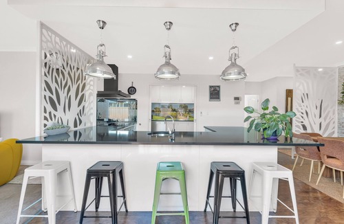 Perth House | Premium Central Cosy Large Family Friendly Home w/Piano & Pool