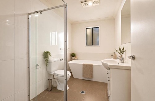 Collingwood Park House | Private 3-Bedroom Upper-Level Apartment, Self Check-in