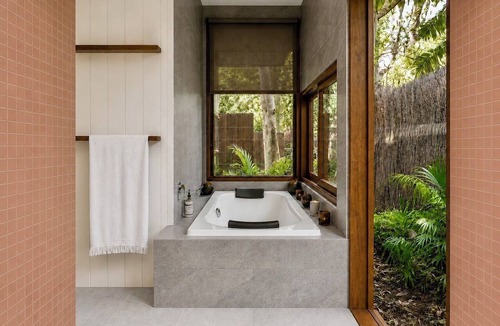 Broken Head House | Private Beachfront Bungalow. Pet-Friendly!