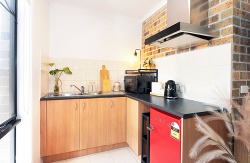 Bentleigh House | Private, Bright & Cozy 2BR Retreat in Bentleigh | Steps to Train, Park & Shops