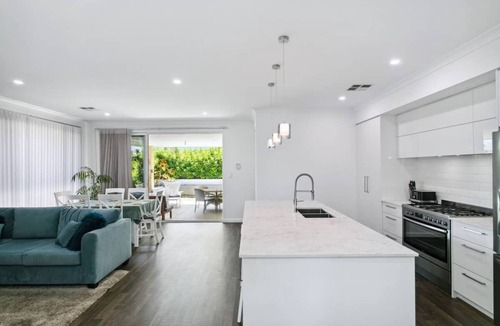 Madeley House | Private, Comfortable, Spacious 3 Bedroom Single Level Home with Yard and Parking