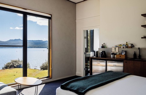 Lake St. Clair Hotel | Pumphouse Point
