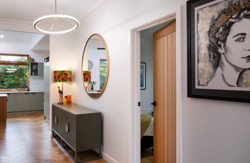 Daylesford House | Queens on Trimble - Cozy cottage with wood fire, leafy garden, tub, pet-friendly