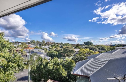 Coorparoo House | Queenslander w/large and comfy Patio/family Home