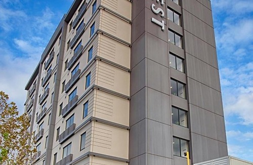 Mascot Hotel | Quest Mascot