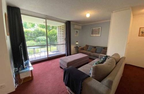 Griffith Apartment | Quiet 2BR Apartment with Garden views in Griffith