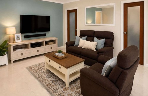 Alexandra Hills Apartment | Quiet 2BR Stay with Kitchen, Study & Parking