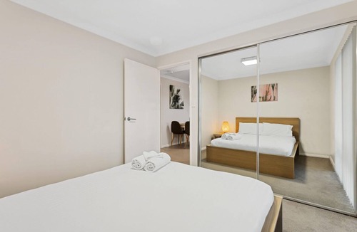 Rockingham Apartment | Quiet Rockingham Apt | Office Ready + Central - Yaran Suites 2 Bedroom 1 Bathroom Parkview Apartment - Ground Floor