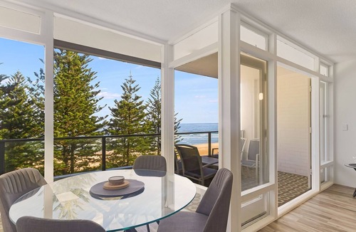 Coolangatta Apartment | Rainbow Pacific Unit 15 - Beachfront unit a great spot for a family beach holiday with Wi-Fi Inc.