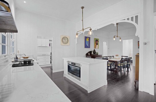 Witta House | Rambling Roses: Timeless Retreat in Witta for 8