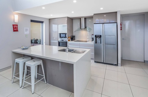 Redcliffe Apartment | Redcliffe Penthouse 4 Bedroom Holiday Apartment Sleeps 8