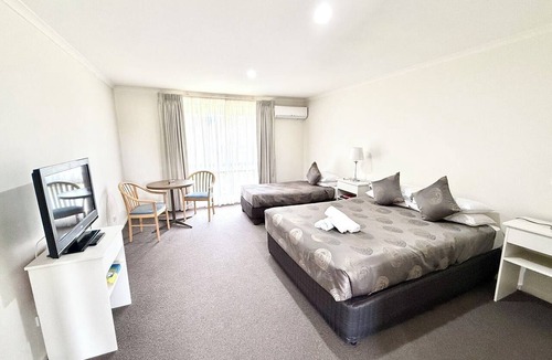 Mathoura Hotel | Redgum Motel