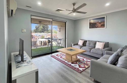 Bentley House | Relaxing Bentley Stay with Pool Access
