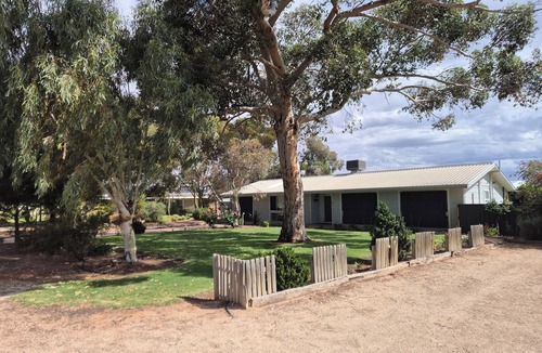 Renmark South House | Renmark Hideaway