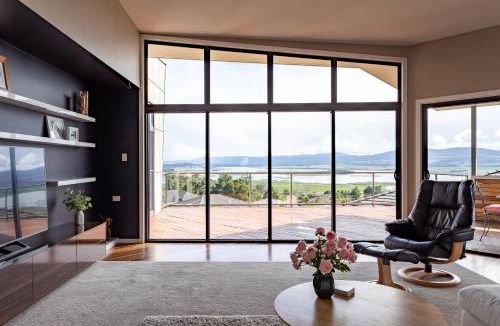 Riverside House | River Haven serene spacious with river views