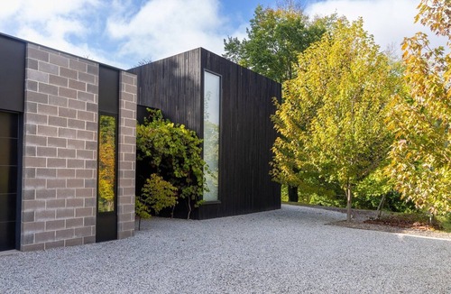 Kyneton House | RIVER HOUSE - COOL MODERNITY BY THE RIVER, KYNETON