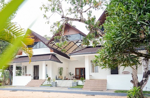 Kumbalangi Bed & Breakfast | River Suite with River View