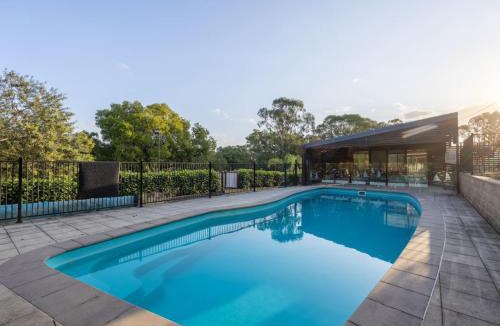 Loganholme House | River View 5B Home near Freeway Shops Loganholme