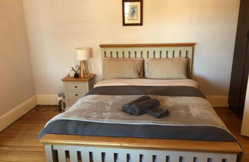 Devonport Villa | Riverbank villa