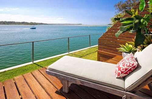 Noosaville Apartment | Riverfront Apartment - Perfect Location